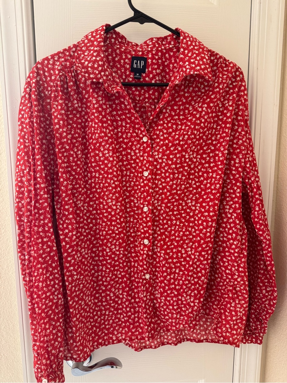 NWOT GAP Red Floral Button-Up Cotton Shirt - M